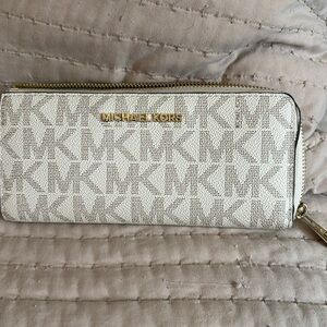Micheal Kors wallet